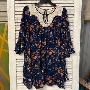 Umgee Navy Floral Tunic size Small